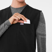 https://cdn.shopify.com/s/files/1/0139/8942/files/Q2_2024_4_BLACK_SCRUBSMOCKTOP_MADI_1764_c.jpg?v=1715198502