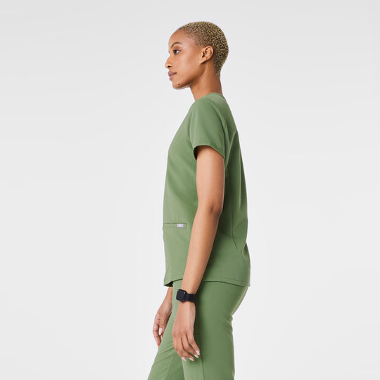 Women's Casma ThreePocket Scrub Top™ Fern · FIGS