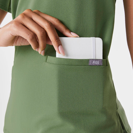 Women's Casma ThreePocket Scrub Top™ Fern · FIGS