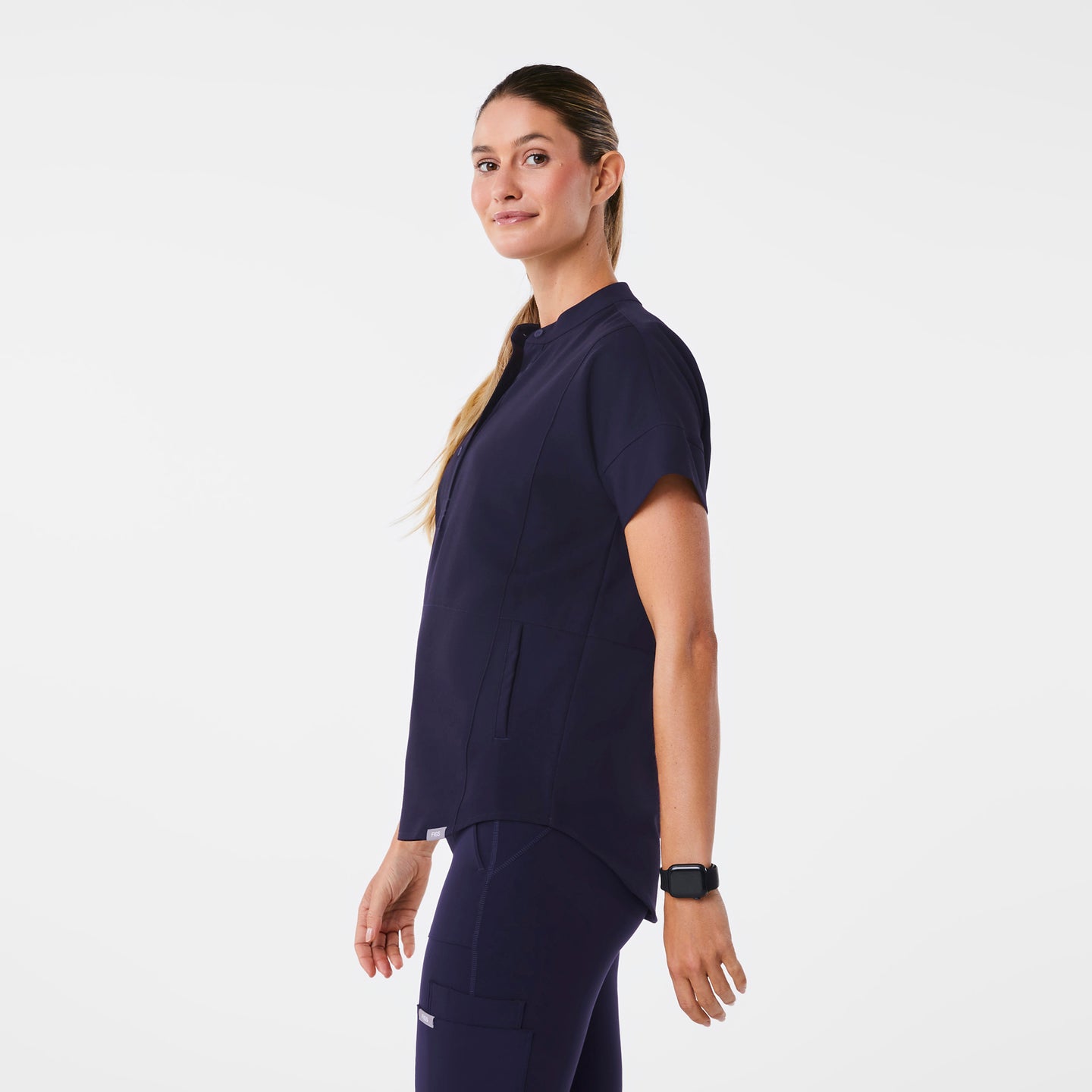 Women’s Manila Oversized Scrub Top Navy · FIGS