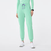 https://cdn.shopify.com/s/files/1/0139/8942/files/Q2_2024_5_MARINER_HWUMANJOGGER_NATALIE_670_7f8a137d-cb13-4dd5-a66e-318fbc23ff94.jpg?v=1741015958