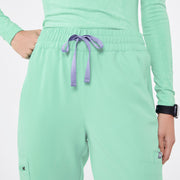 https://cdn.shopify.com/s/files/1/0139/8942/files/Q2_2024_5_MARINER_HWUMANJOGGER_NATALIE_694_4bb6179c-345a-4f81-88e3-4f3d127c99cc.jpg?v=1741015958