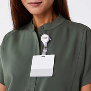 https://cdn.shopify.com/s/files/1/0139/8942/files/Q2_2024_5_MOSS_MANILASCRUBTOP_CHARO_068.jpg?v=1715905814