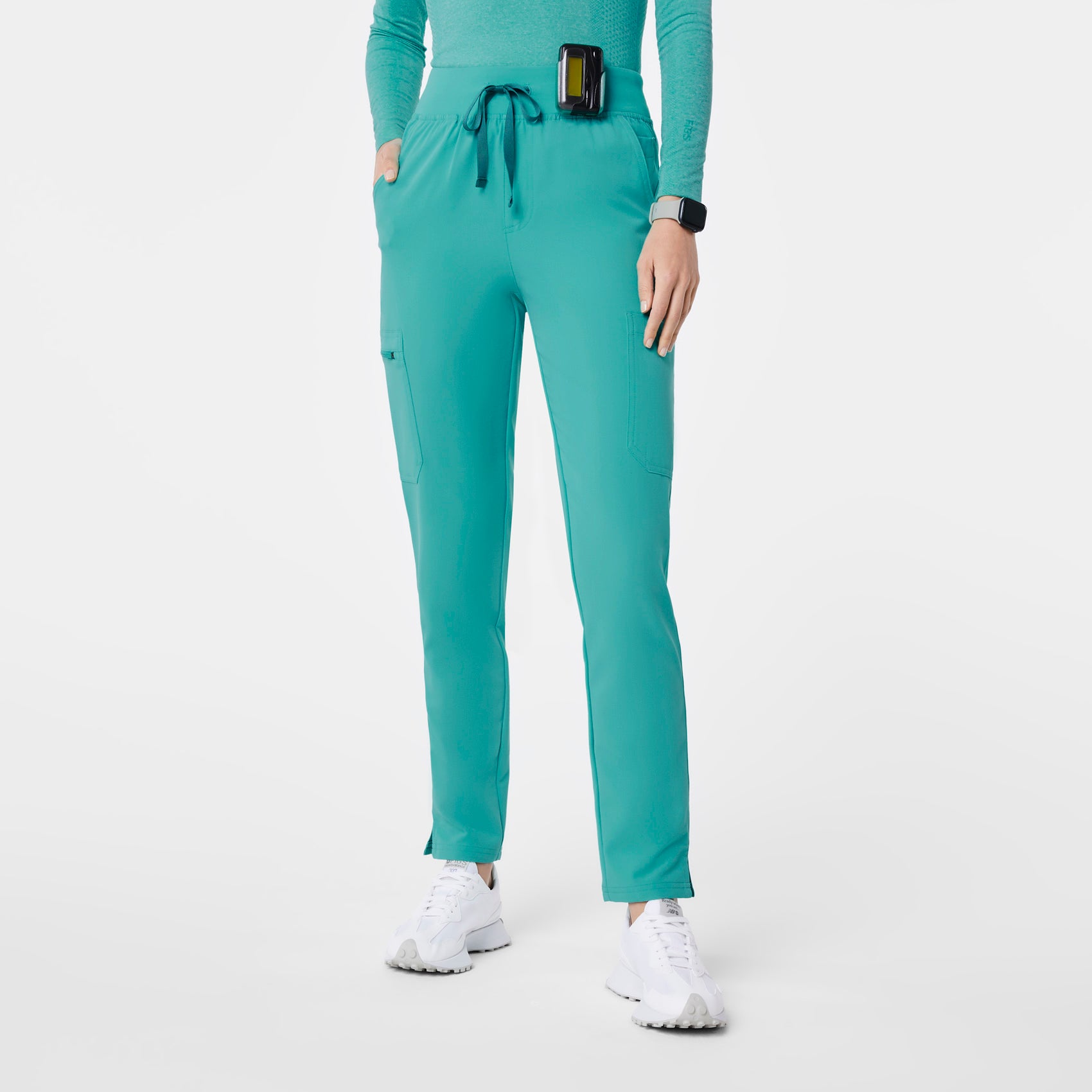 Women’s High Waisted Yola Skinny Scrub Pants™ · FIGS