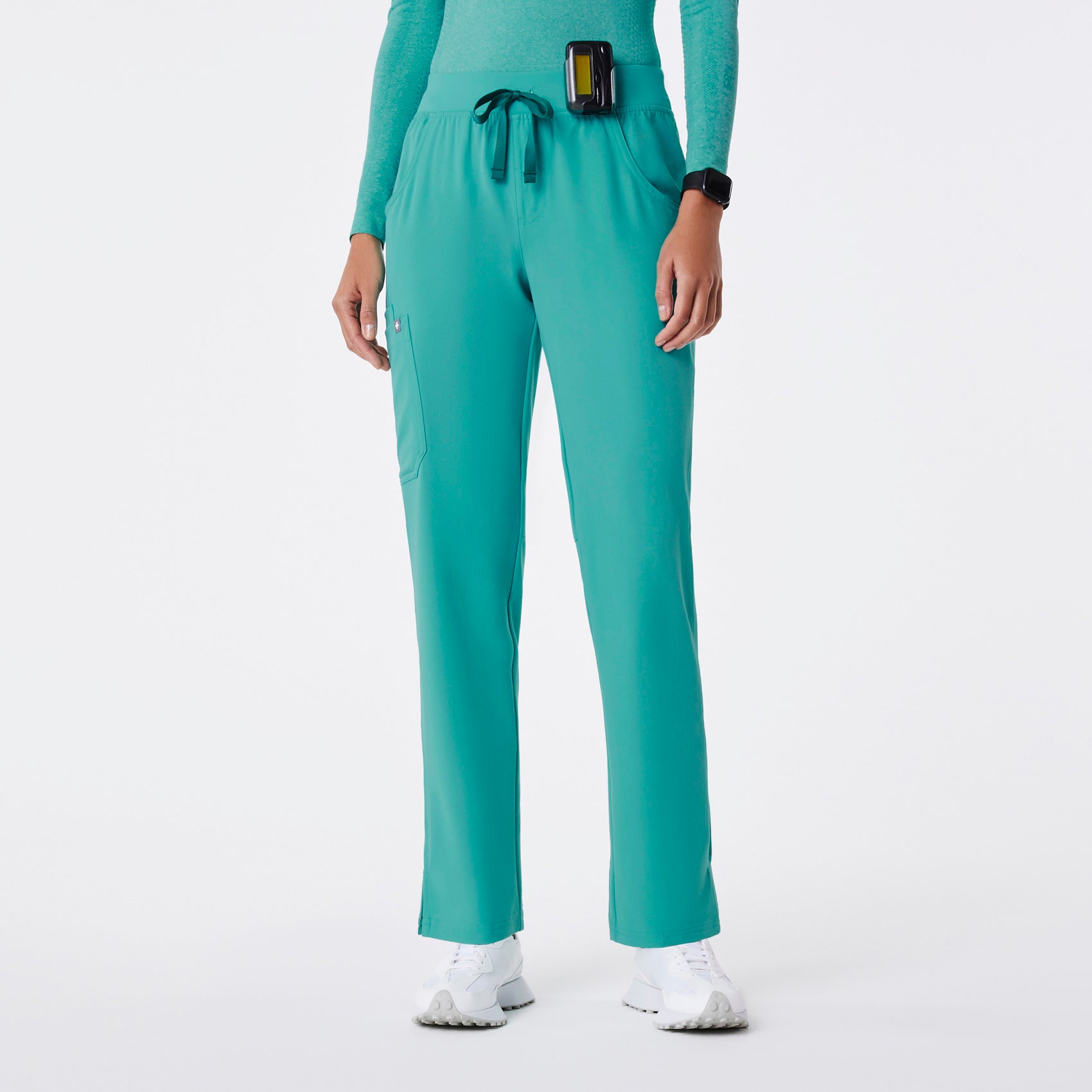 Women's Kade Cargo Scrub Pants™ · FIGS