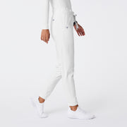 https://cdn.shopify.com/s/files/1/0139/8942/files/Q2_2024_5_OPTICWHITE_HWREGINASLIMJOGGER_CHARO_181_03a795ad-da37-407a-a4f1-66c4bd8f4158.jpg?v=1720545302