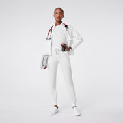 https://cdn.shopify.com/s/files/1/0139/8942/files/Q2_2024_5_OPTICWHITE_HWZAMORA_DEJA_1072.jpg?v=1720544553