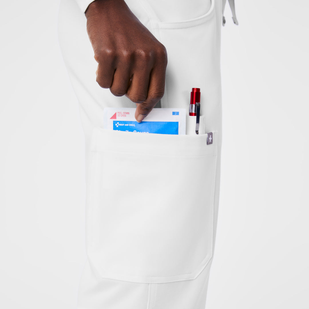Pantalón de uniforme médico cargo Kade para mujer Blanco óptico · FIGS