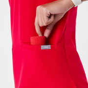 https://cdn.shopify.com/s/files/1/0139/8942/files/Q2_2024_5_POP-RED_CASMA_CHARO_1070.jpg?v=1736969074