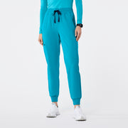 https://cdn.shopify.com/s/files/1/0139/8942/files/Q2_2024_5_TEAL_HWUMANJOGGER_NATALIE_670.jpg?v=1736359415