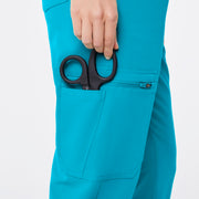 https://cdn.shopify.com/s/files/1/0139/8942/files/Q2_2024_5_TEAL_HWUMANJOGGER_NATALIE_699.jpg?v=1736359415