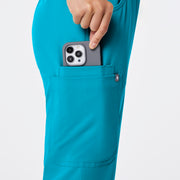 https://cdn.shopify.com/s/files/1/0139/8942/files/Q2_2024_5_TEAL_KADE_CHARO_386.jpg?v=1739903685