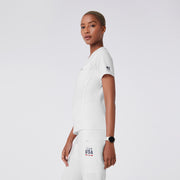 https://cdn.shopify.com/s/files/1/0139/8942/files/Q2_2024_5_WHITE_TEAMUSASCRUBTOP_DEJA_279.jpg?v=1720656356