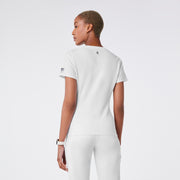 https://cdn.shopify.com/s/files/1/0139/8942/files/Q2_2024_5_WHITE_TEAMUSASCRUBTOP_DEJA_294.jpg?v=1720656356