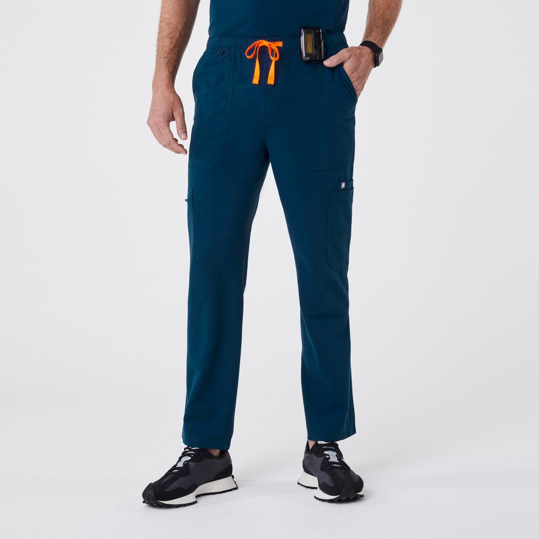 Men's Cairo Cargo Scrub Pants™ · FIGS