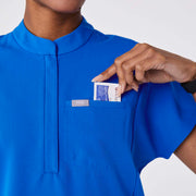 https://cdn.shopify.com/s/files/1/0139/8942/files/Q2_2024_6_ROYALBLUE_MONTEXSCRUBTOP_DEJA_760.jpg?v=1719357810