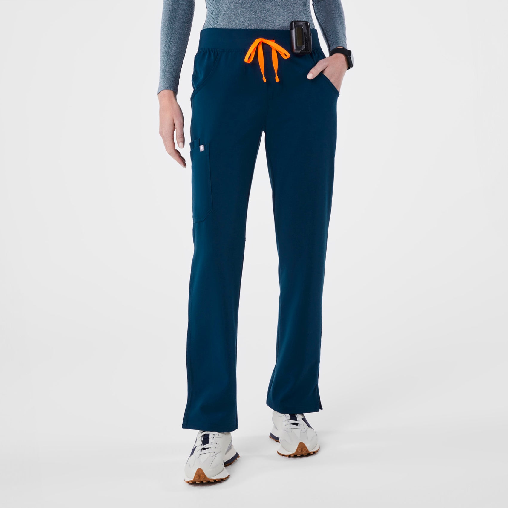 Women's Kade Cargo Scrub Pants™ · FIGS