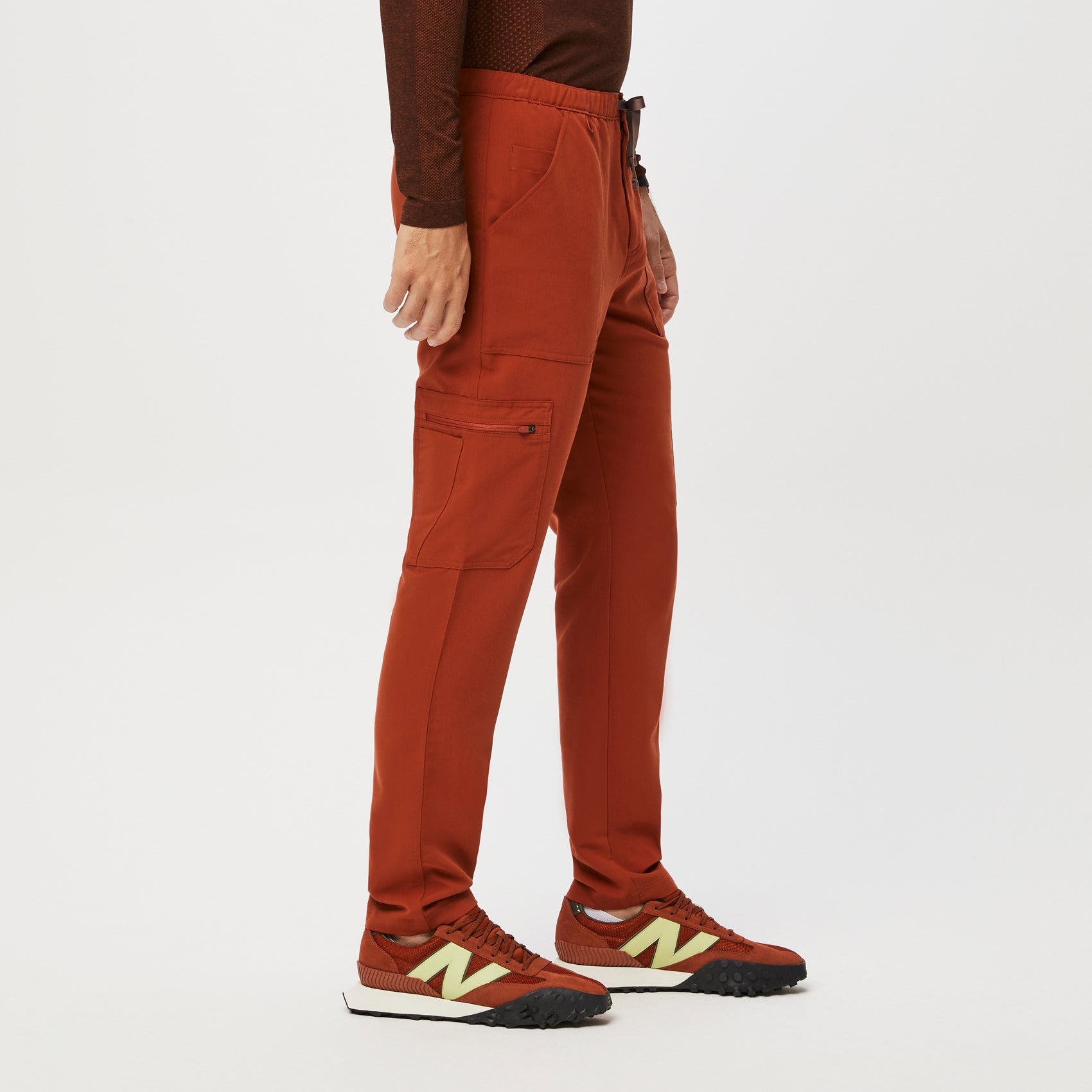https://cdn.shopify.com/s/files/1/0139/8942/files/Q3_2023_07_AUBURN_CAIRO-SLIM_M_RYAN_07929_fb585629-8e8b-4390-bbe9-2756fec9a5a2.jpg?v=1693591062