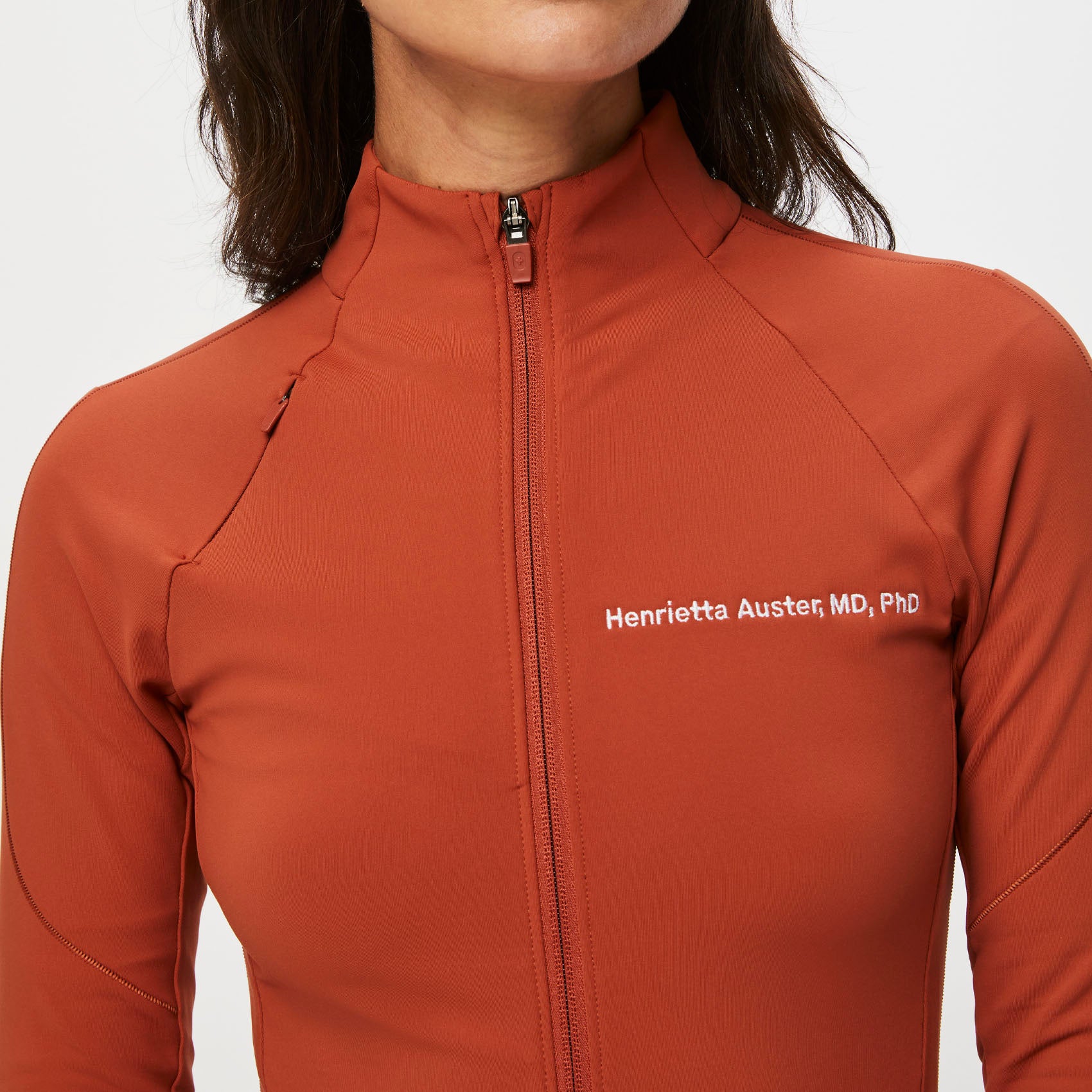 https://cdn.shopify.com/s/files/1/0139/8942/files/Q3_2023_07_AUBURN_CONTOURKNIT-JACKET_W_LOGAN_06187.jpg?v=1693594285