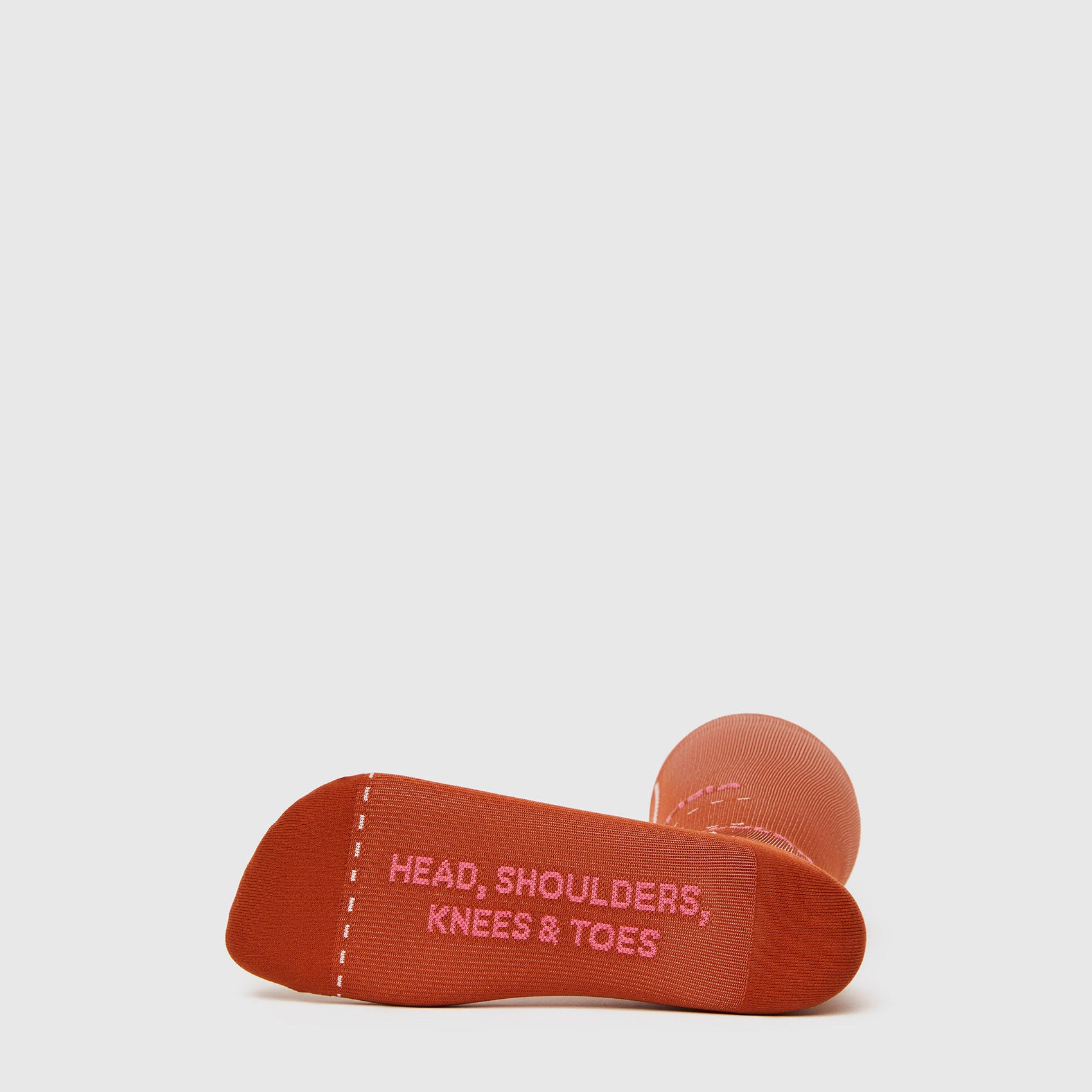 https://cdn.shopify.com/s/files/1/0139/8942/files/Q3_2023_07_AUBURN_PODIATRY_COMPRESSION_SOCK_W_GHOST_00221.jpg?v=1693595604