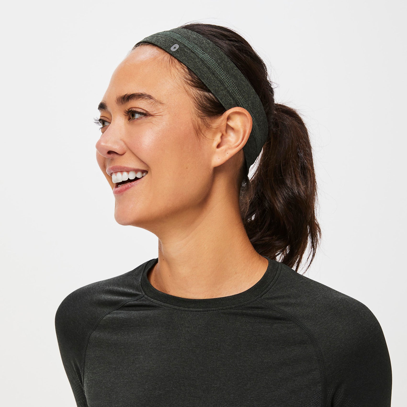 https://cdn.shopify.com/s/files/1/0139/8942/files/Q3_2023_07_BONSAI_SEAMLESS-HEADBAND_U_LOGAN_06553.jpg?v=1696261201