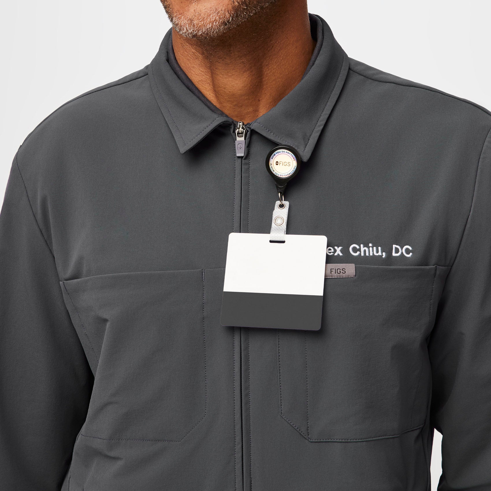 https://cdn.shopify.com/s/files/1/0139/8942/files/Q3_2023_07_DARK-SHADOW_PRO-LAB-JACKET_M_RICHARD_11060.jpg?v=1692831585