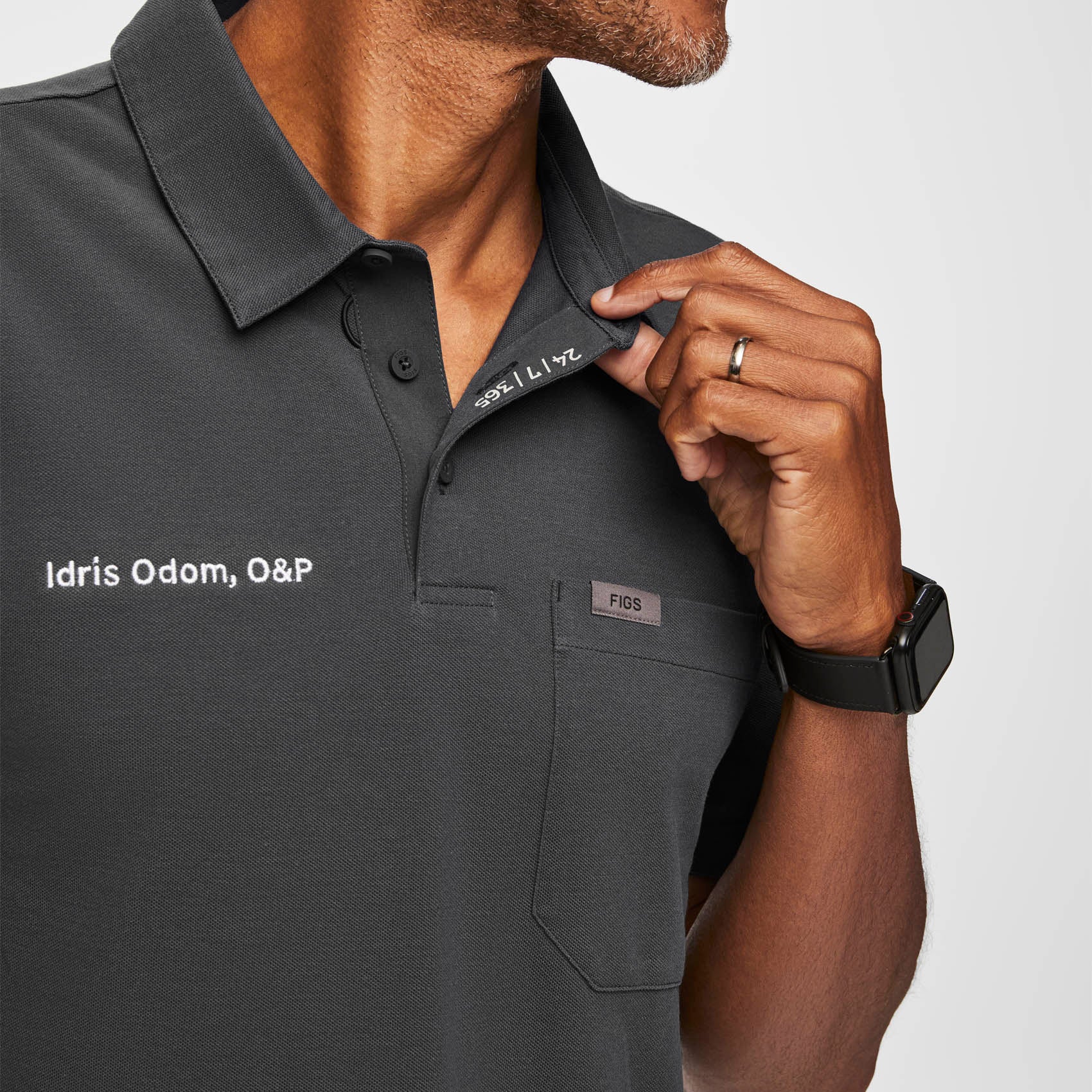 https://cdn.shopify.com/s/files/1/0139/8942/files/Q3_2023_07_DARK-SHADOW_PRO-PIQUE-SS-SCRUB-POLO_M_RICHARD_10841.jpg?v=1692831865