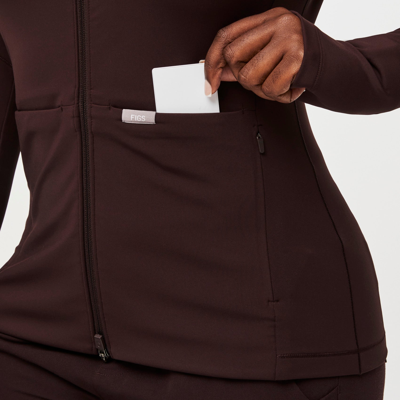 https://cdn.shopify.com/s/files/1/0139/8942/files/Q3_2023_07_ESPRESSO_CONTOURKNIT_W_SAJE_03702.jpg?v=1695688651