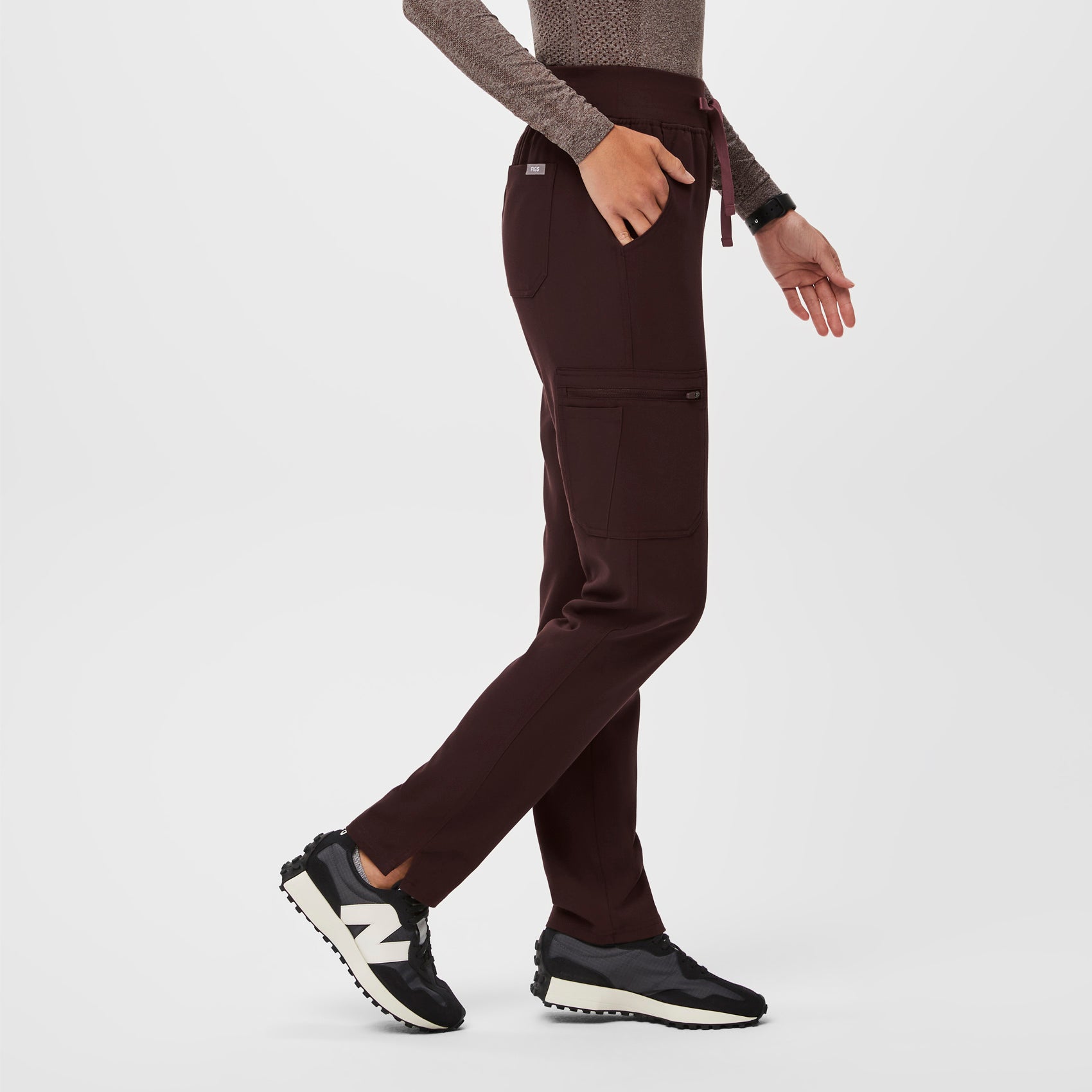 https://cdn.shopify.com/s/files/1/0139/8942/files/Q3_2023_07_ESPRESSO_HW-YOLA_W_LOGAN_06034_fae55600-98c6-478d-9f92-51a4e2288ccd.jpg?v=1695689742