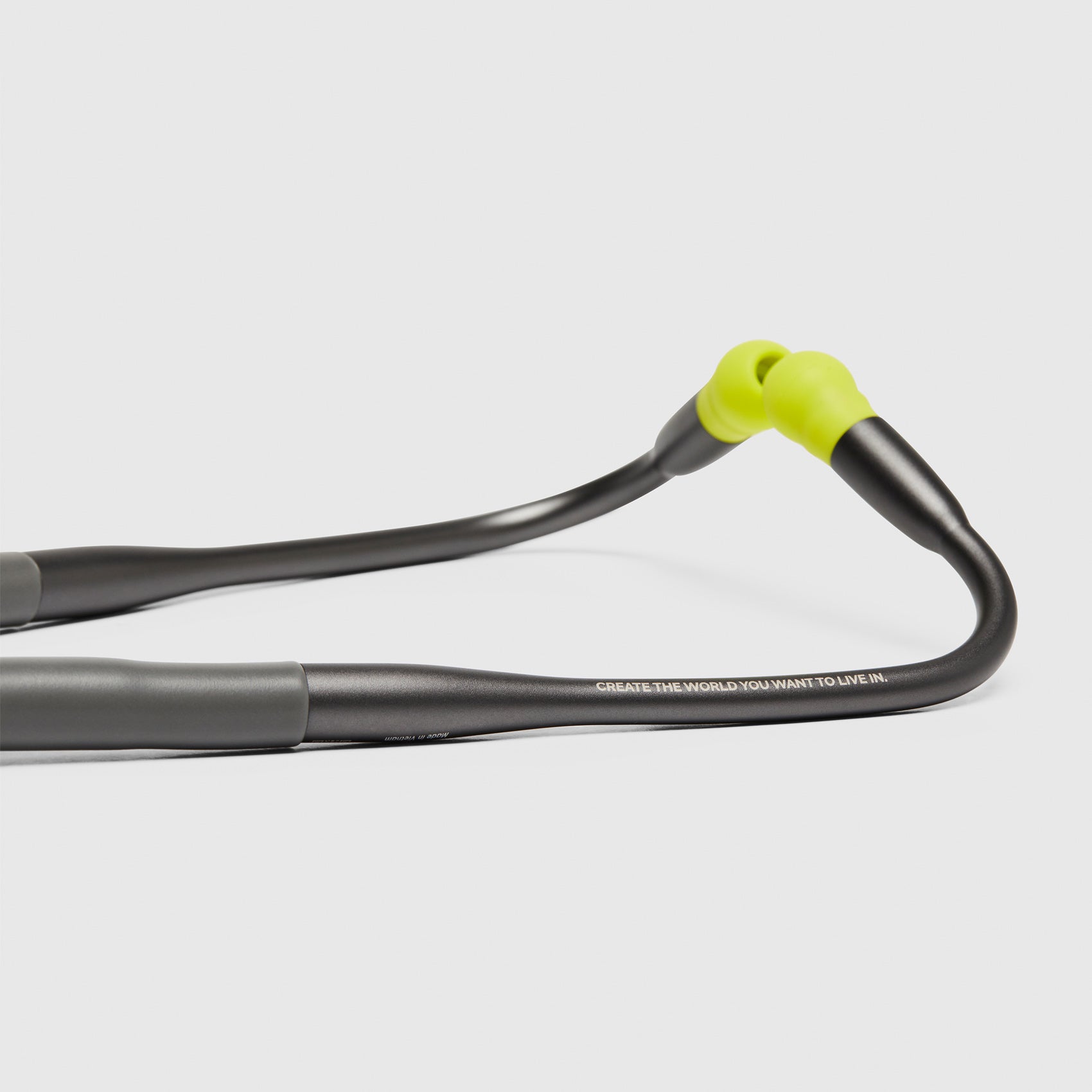 https://cdn.shopify.com/s/files/1/0139/8942/files/Q3_2023_07_GREY_CORE-500-EAR-PIECE_U_GHOST_12052_72f5d23c-cf24-4845-a3d1-f56e2a7d6b90.jpg?v=1693251426