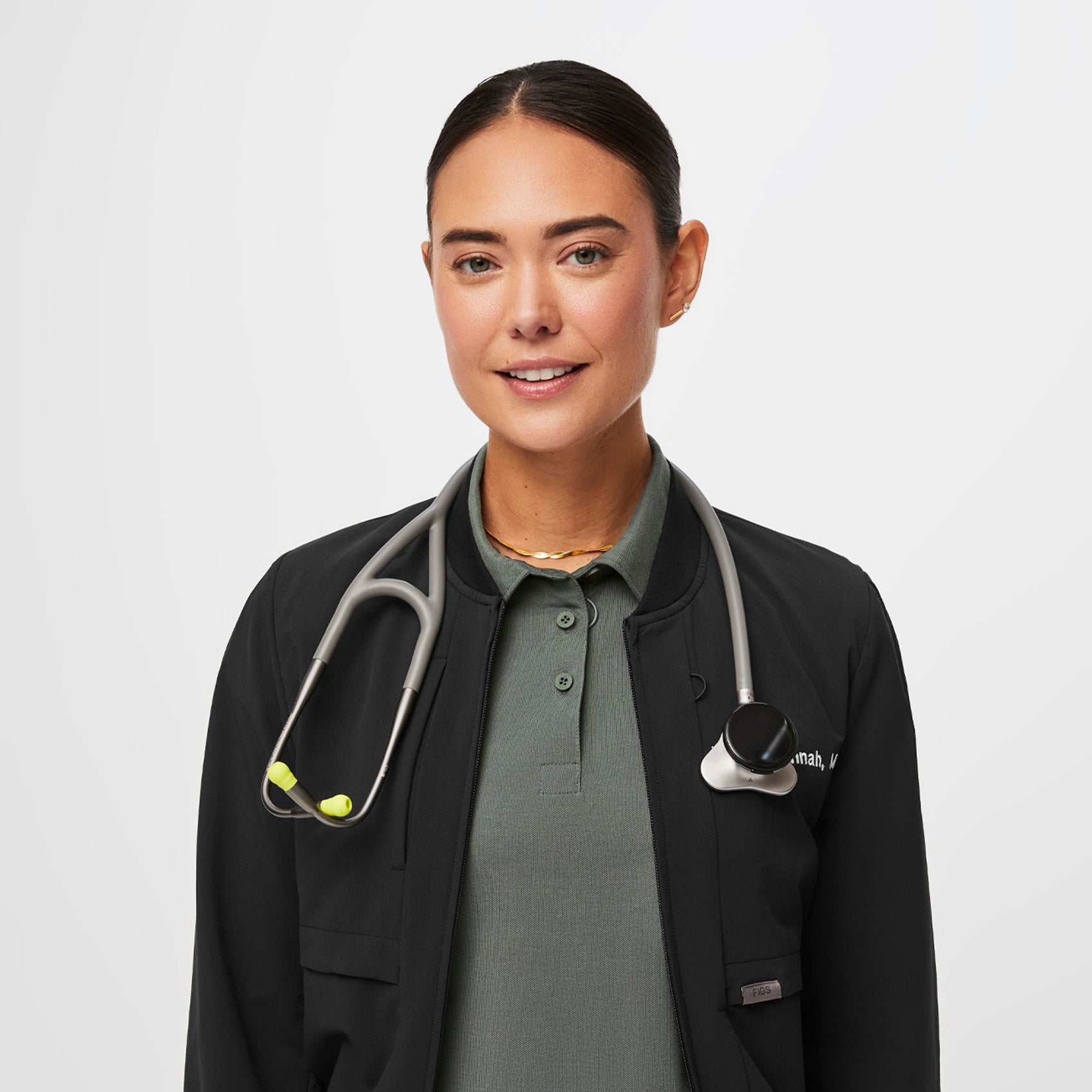 https://cdn.shopify.com/s/files/1/0139/8942/files/Q3_2023_07_GREY_EKO_STETHOSCOPE_W-FIGS-PRO_U_LOGAN_10540.jpg?v=1693251424