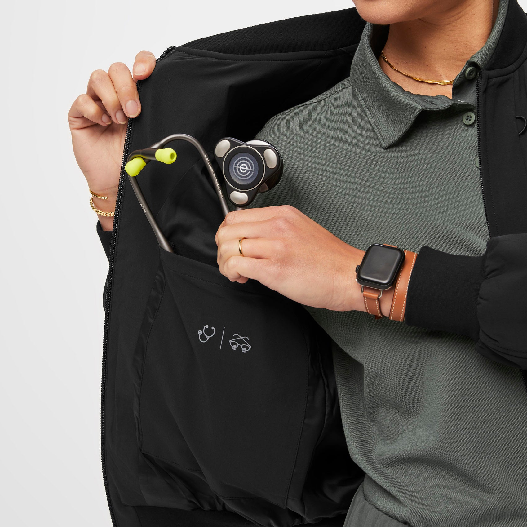 https://cdn.shopify.com/s/files/1/0139/8942/files/Q3_2023_07_GREY_EKO_STETHOSCOPE_W-FIGS-PRO_U_LOGAN_10564.jpg?v=1693251422