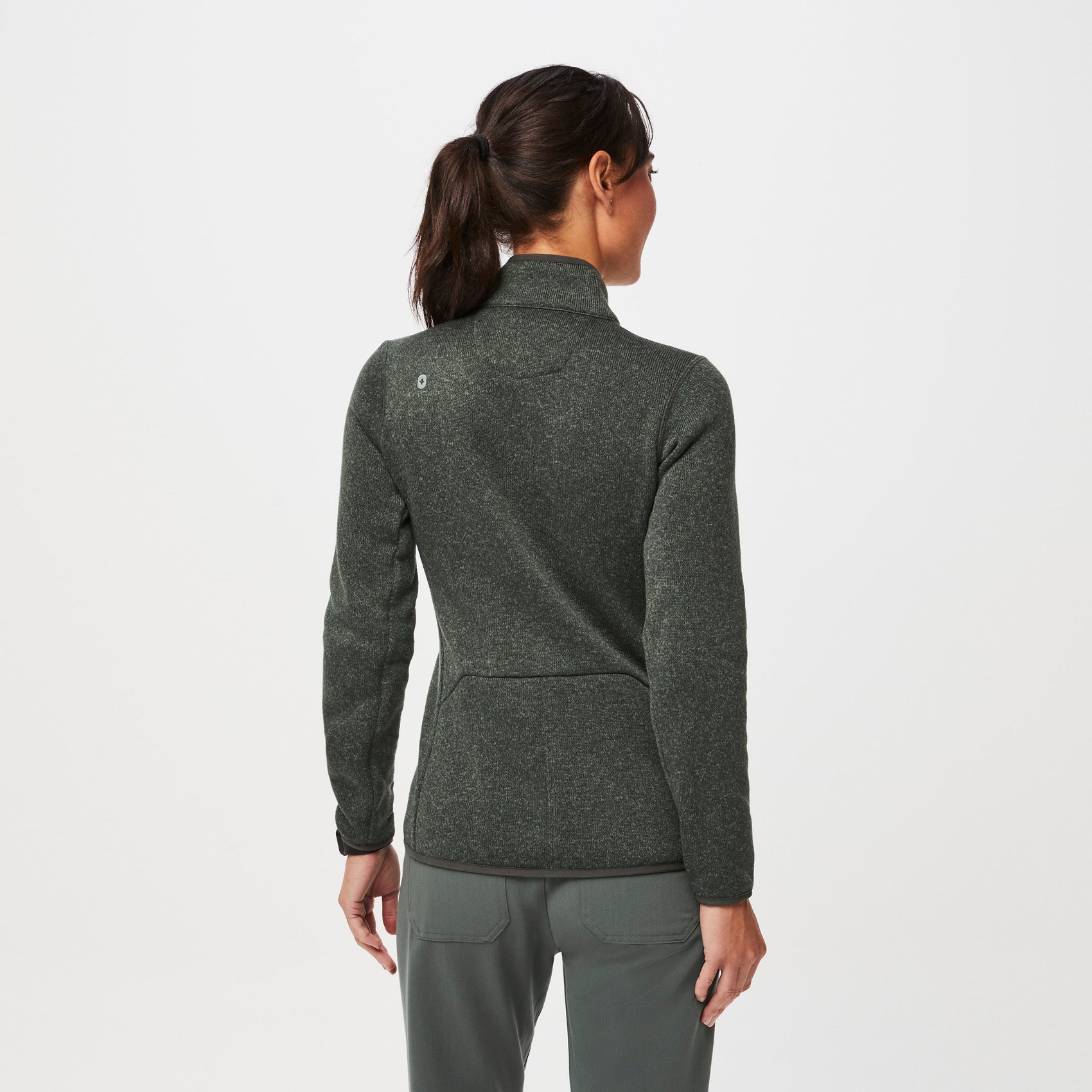 https://cdn.shopify.com/s/files/1/0139/8942/files/Q3_2023_07_HEATHERED-BONSAI_OS-SWEATER-KNIT_W_LOGAN_06610.jpg?v=1695688480