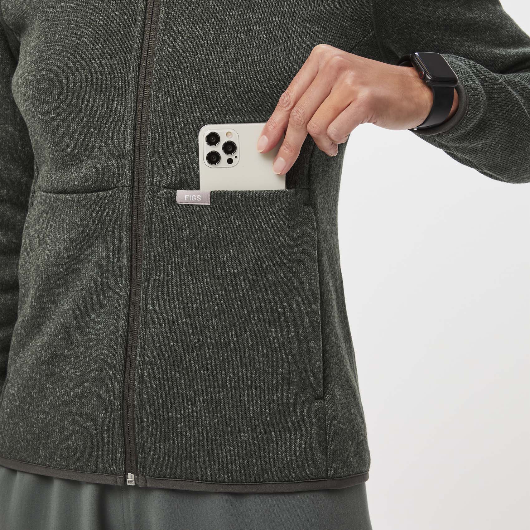 https://cdn.shopify.com/s/files/1/0139/8942/files/Q3_2023_07_HEATHERED-BONSAI_OS-SWEATER-KNIT_W_LOGAN_06622.jpg?v=1695688480