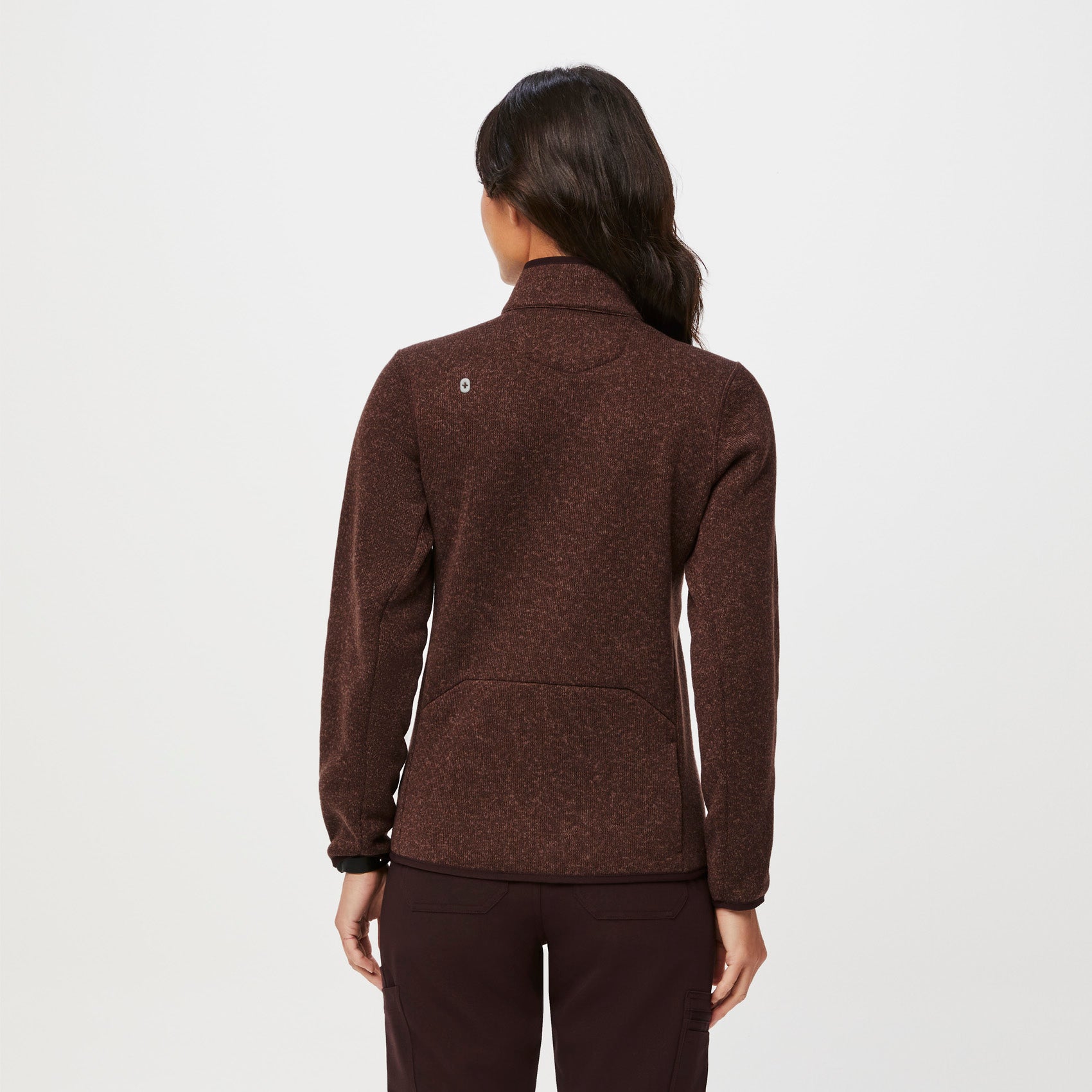 https://cdn.shopify.com/s/files/1/0139/8942/files/Q3_2023_07_HEATHERED-ESPRESSO_OS-SWEATER-KNIT_W_LOGAN_05970.jpg?v=1695688528