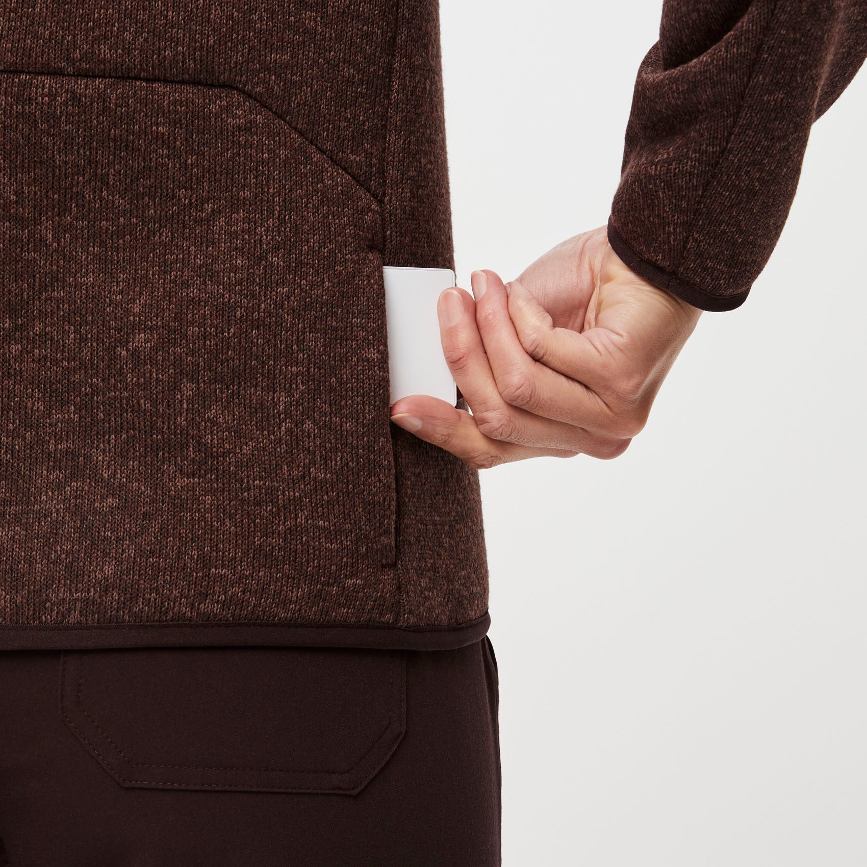 https://cdn.shopify.com/s/files/1/0139/8942/files/Q3_2023_07_HEATHERED-ESPRESSO_OS-SWEATER-KNIT_W_LOGAN_05977.jpg?v=1695688527