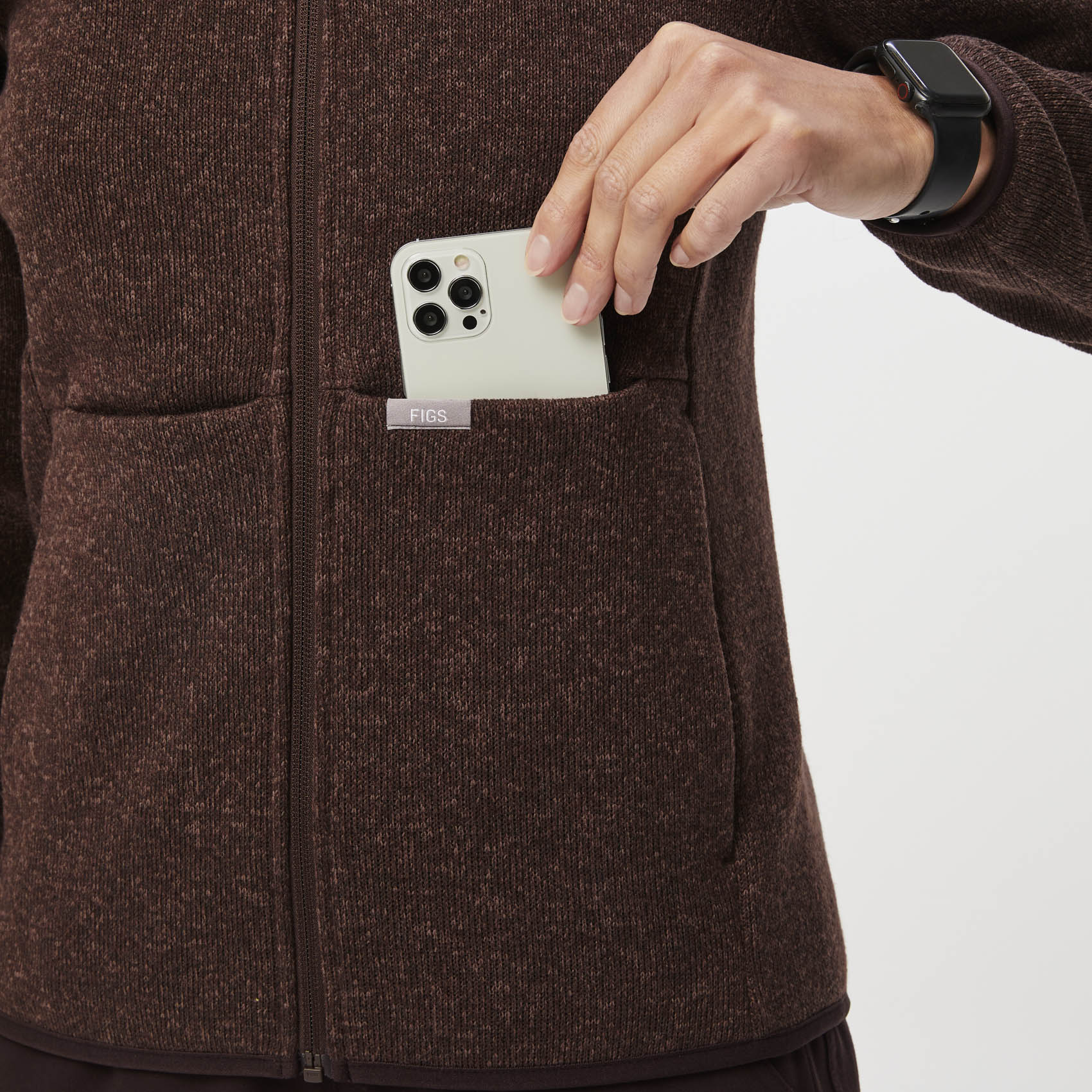 https://cdn.shopify.com/s/files/1/0139/8942/files/Q3_2023_07_HEATHERED-ESPRESSO_OS-SWEATER-KNIT_W_LOGAN_05984.jpg?v=1695688527
