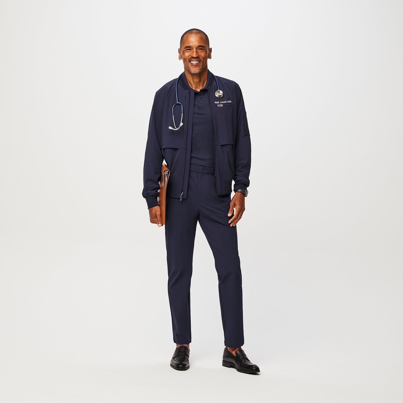 https://cdn.shopify.com/s/files/1/0139/8942/files/Q3_2023_07_NAVY_PRO-BOMBER-JACKET_M_RICHARD_11194.jpg?v=1693254937