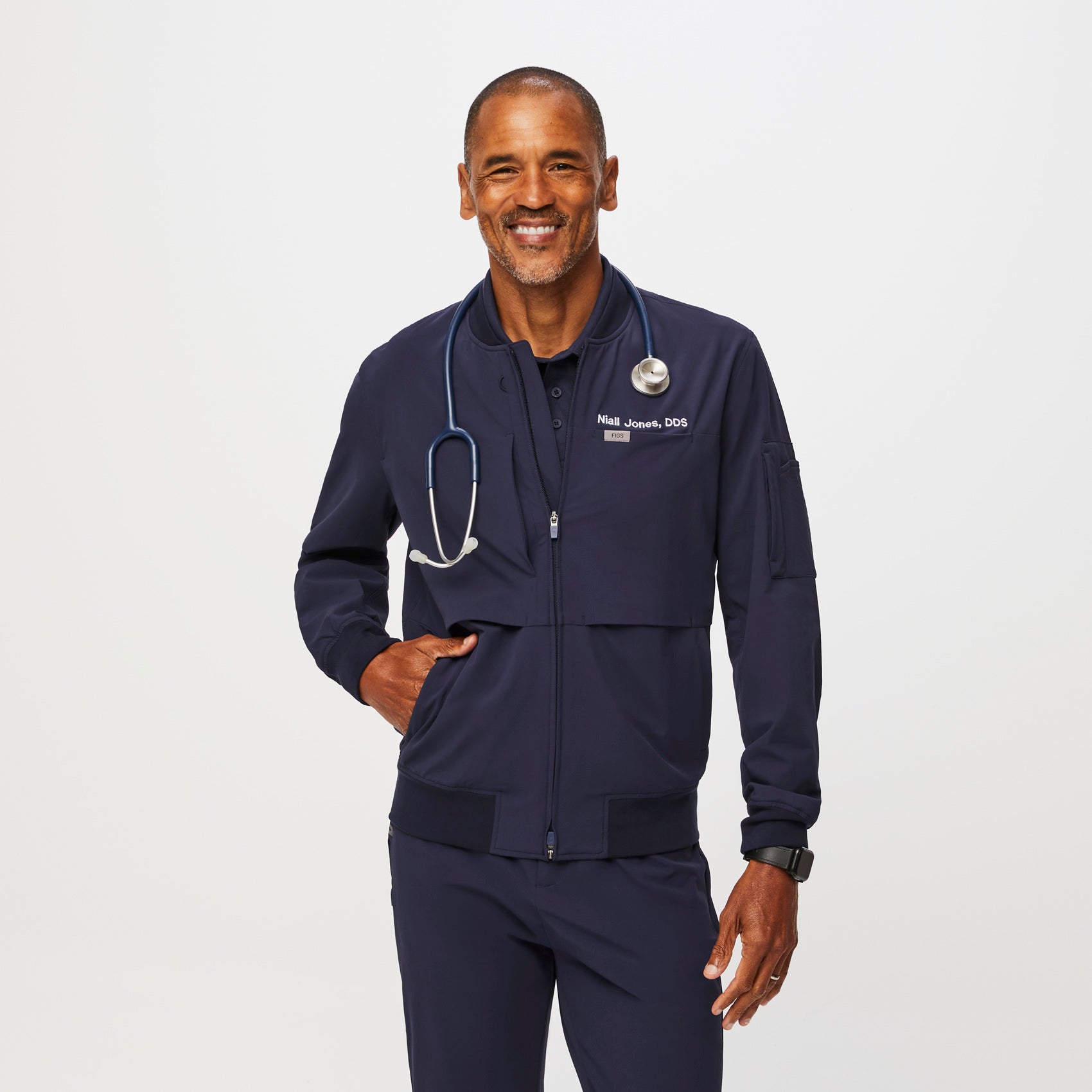 https://cdn.shopify.com/s/files/1/0139/8942/files/Q3_2023_07_NAVY_PRO-BOMBER-JACKET_M_RICHARD_11206.jpg?v=1693254937