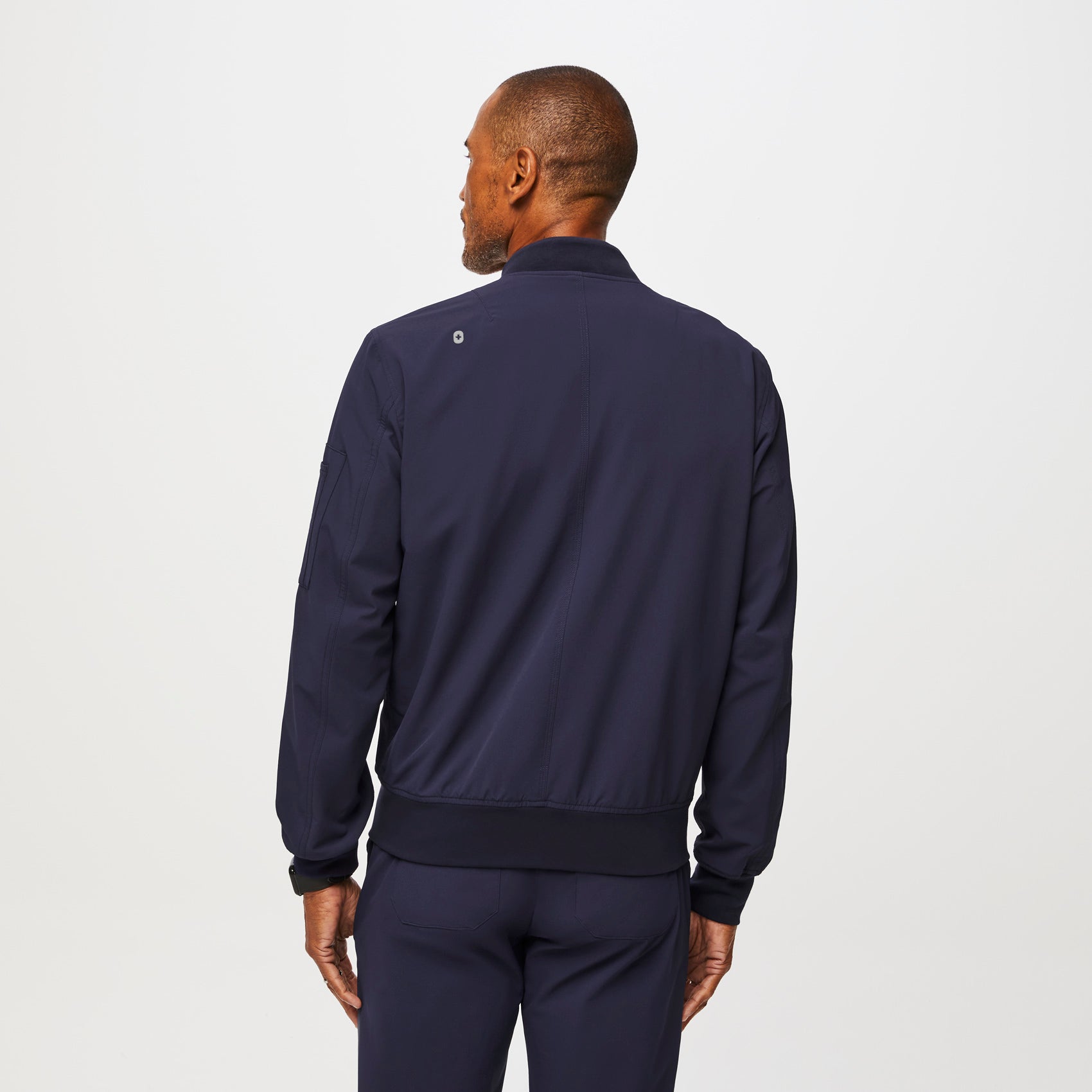 https://cdn.shopify.com/s/files/1/0139/8942/files/Q3_2023_07_NAVY_PRO-BOMBER-JACKET_M_RICHARD_11243.jpg?v=1692833199