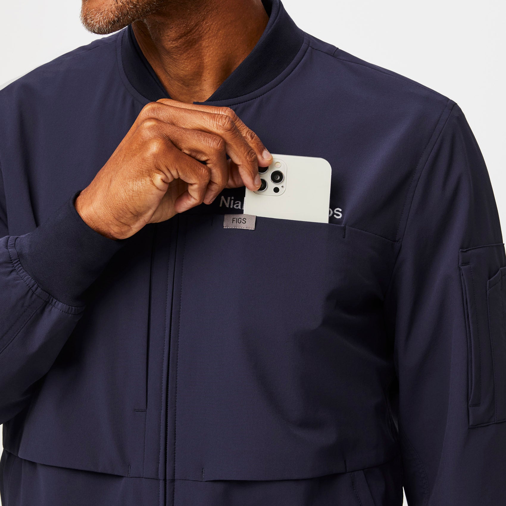 https://cdn.shopify.com/s/files/1/0139/8942/files/Q3_2023_07_NAVY_PRO-BOMBER-JACKET_M_RICHARD_11268.jpg?v=1692833199