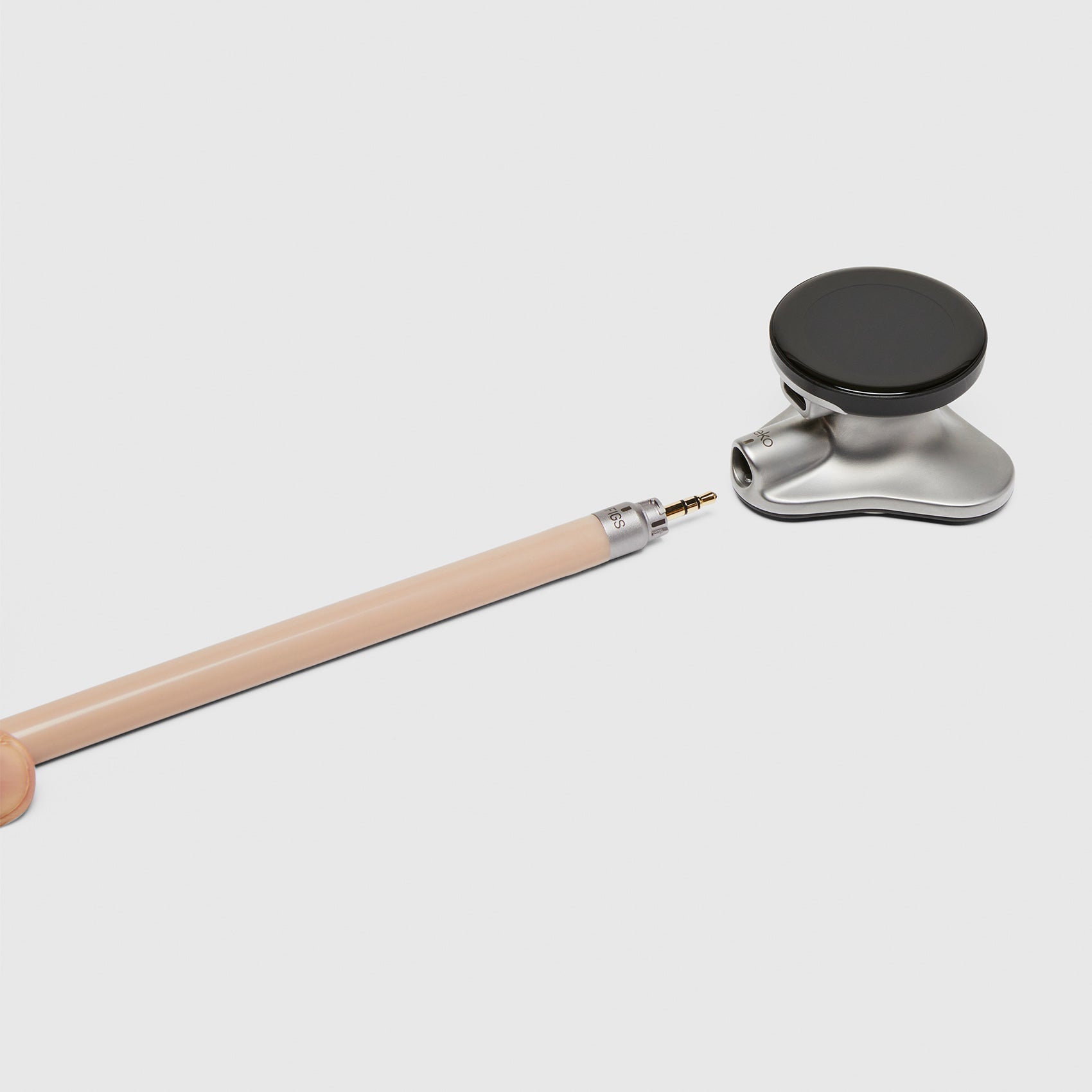 https://cdn.shopify.com/s/files/1/0139/8942/files/Q3_2023_07_SANDSTONE_CORE-500-EAR-PIECE_U_GHOST_12037_1.jpg?v=1693422799