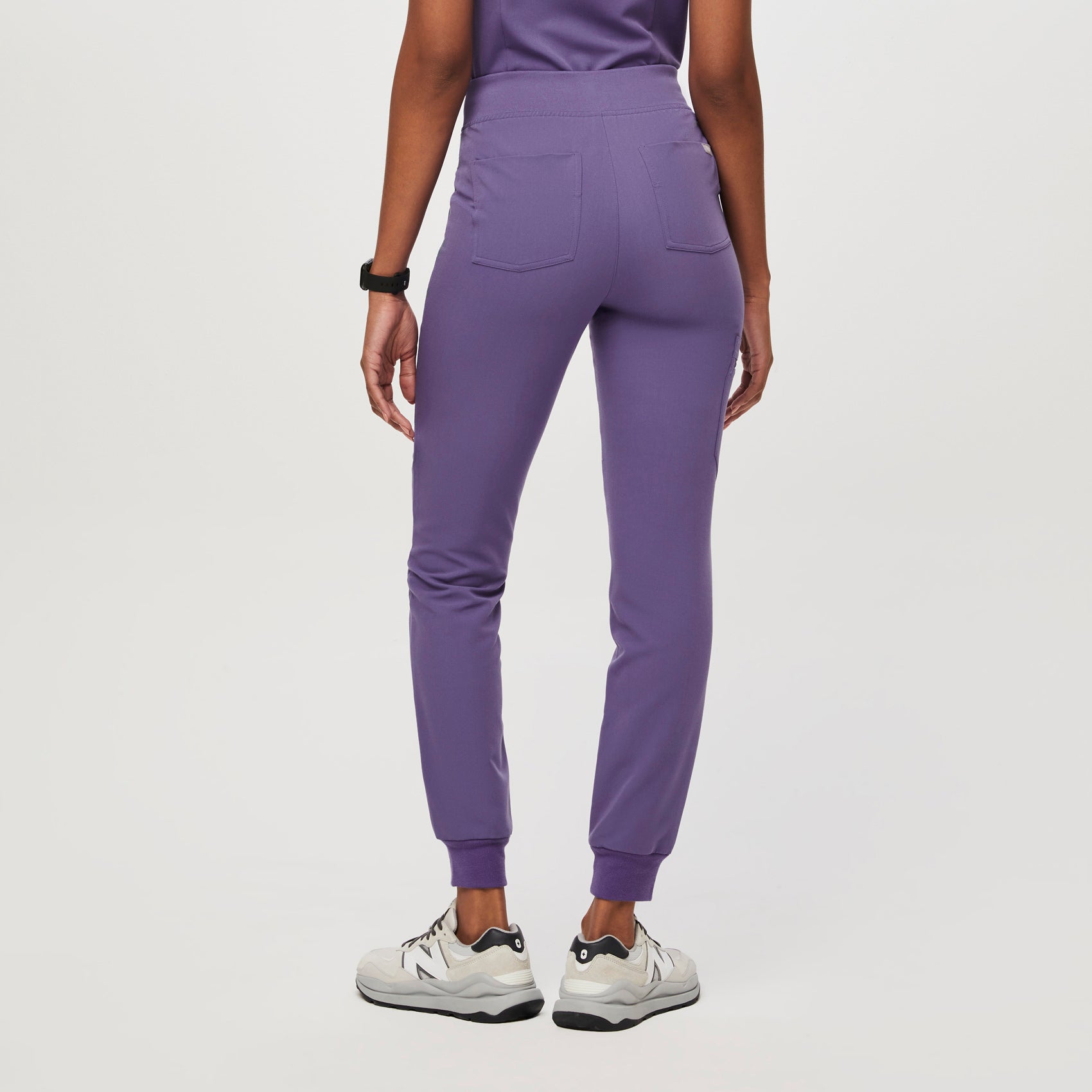 https://cdn.shopify.com/s/files/1/0139/8942/files/Q3_2023_08_AMETHYST_HW-ZAMORA_DEJA_24946.jpg?v=1700009660