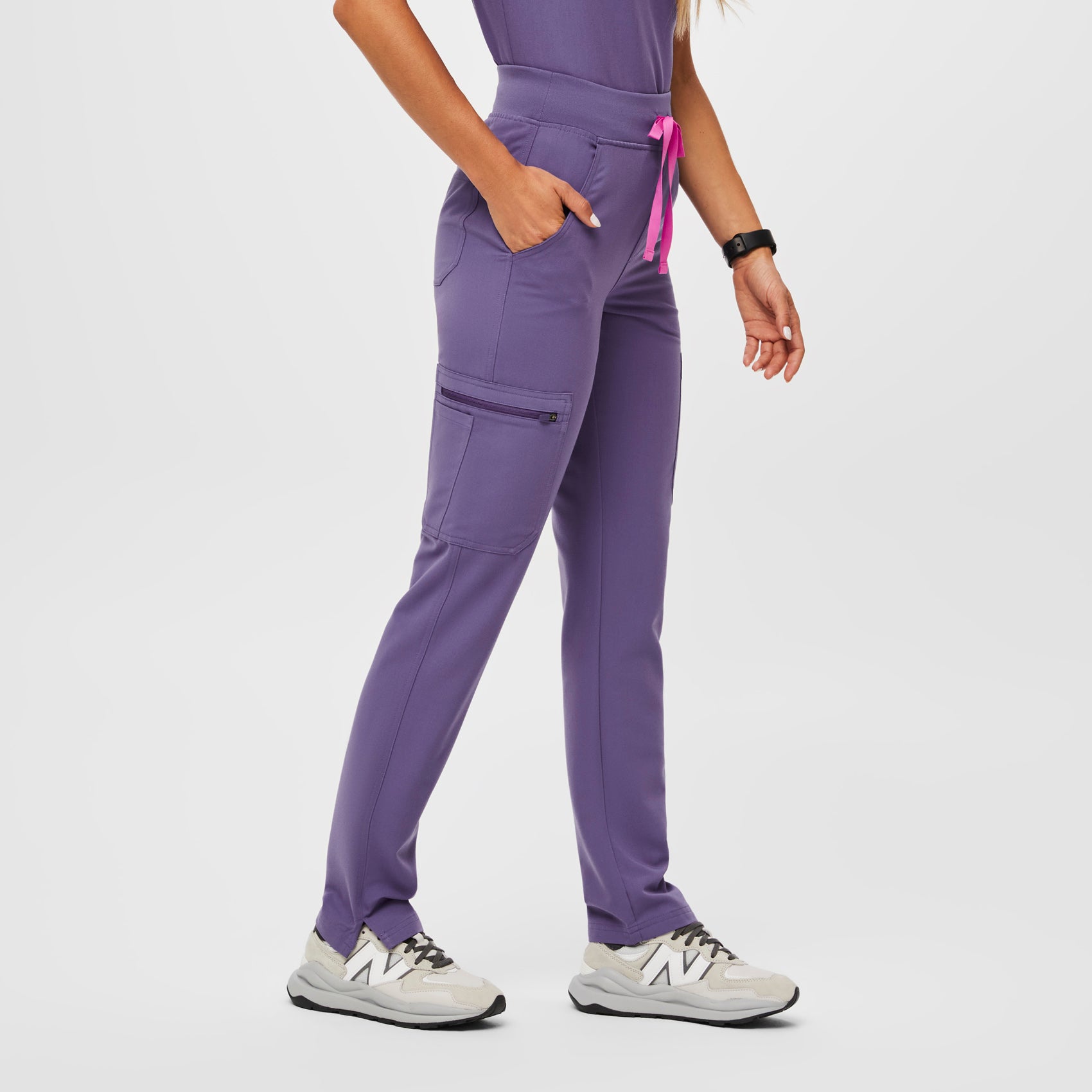 https://cdn.shopify.com/s/files/1/0139/8942/files/Q3_2023_08_AMETHYST_HW_YOLA_YOGA_W_MADI_19142_4094fafe-357c-46a8-9573-0aa4e24d3e3c.jpg?v=1700011243