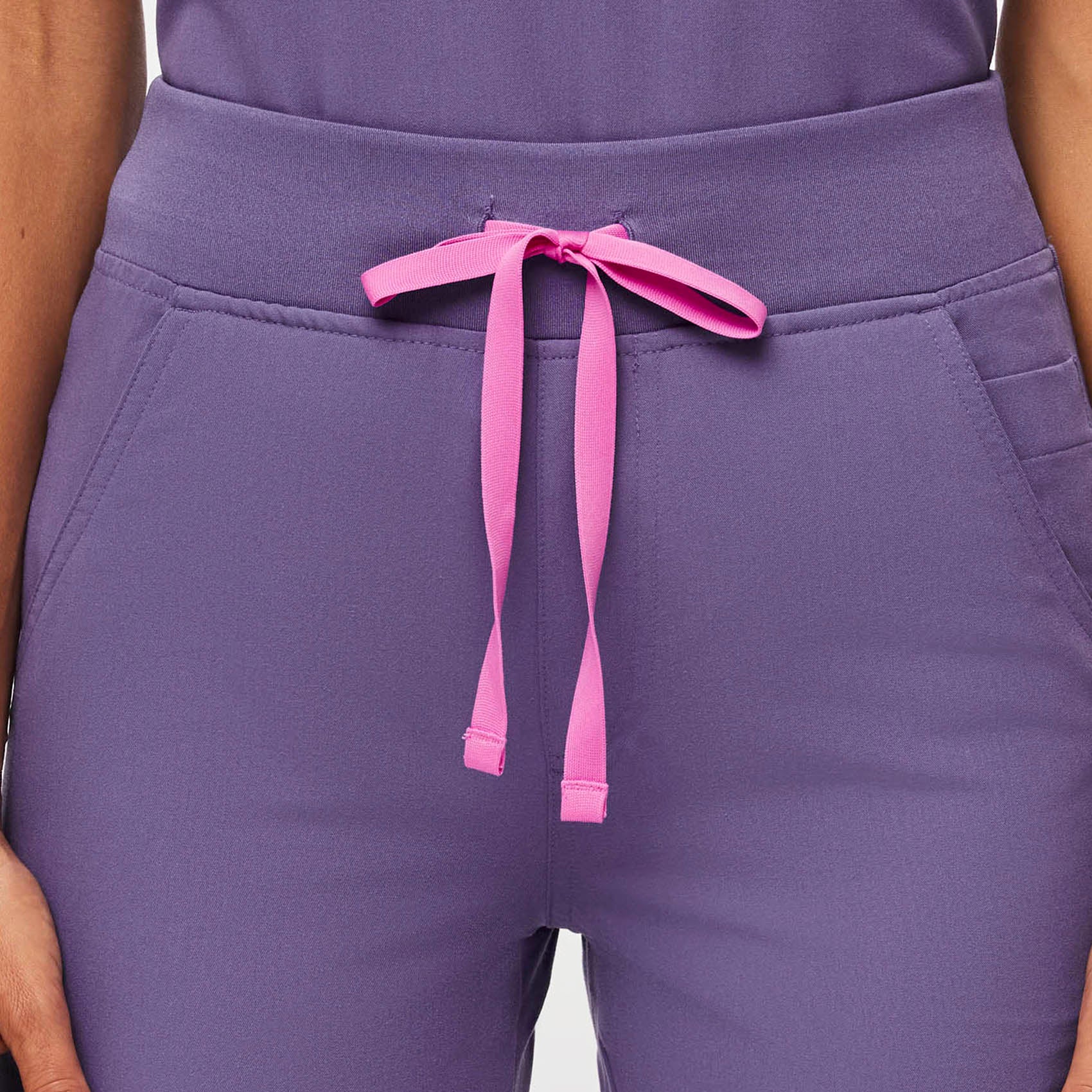 https://cdn.shopify.com/s/files/1/0139/8942/files/Q3_2023_08_AMETHYST_HW_YOLA_YOGA_W_MADI_19144_a510fcc2-2aa0-43d3-941f-791659506ae5.jpg?v=1700011243