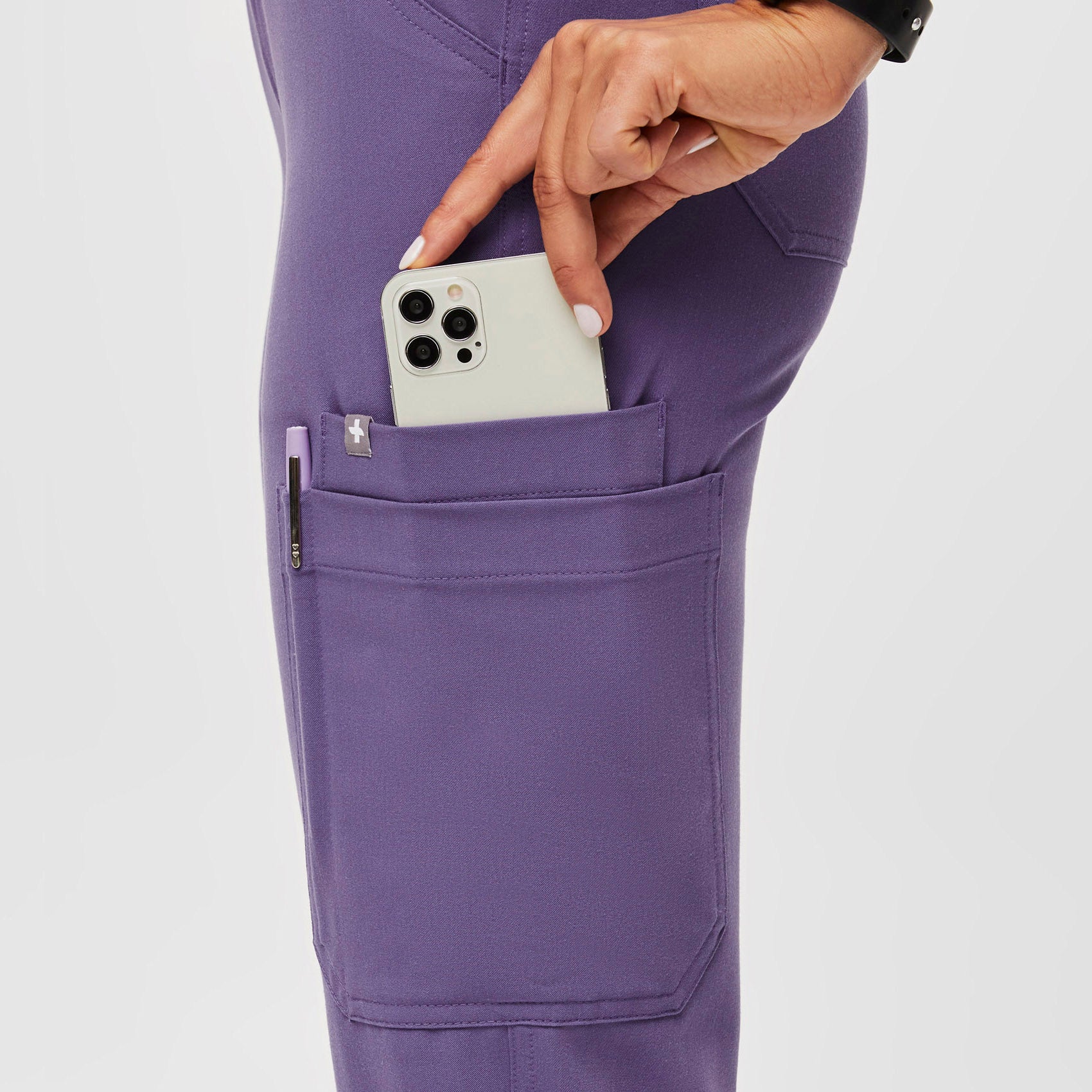 https://cdn.shopify.com/s/files/1/0139/8942/files/Q3_2023_08_AMETHYST_HW_YOLA_YOGA_W_MADI_19150_08fdcee5-c5a7-43ba-9ba8-4b7f8eb1d476.jpg?v=1700011243