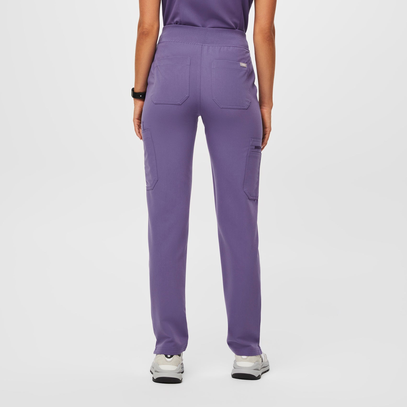 https://cdn.shopify.com/s/files/1/0139/8942/files/Q3_2023_08_AMETHYST_HW_YOLA_YOGA_W_MADI_19155_15221772-c194-4c4c-a133-3c5343f9759a.jpg?v=1700011243