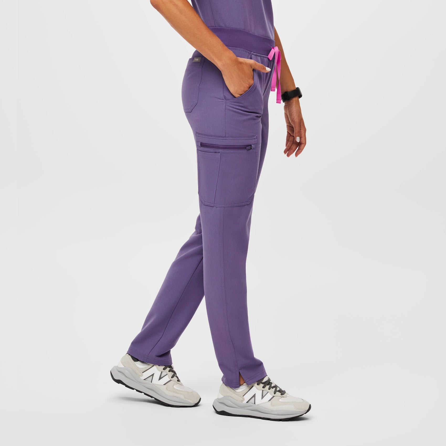 https://cdn.shopify.com/s/files/1/0139/8942/files/Q3_2023_08_AMETHYST_YOLA_YOGA_W_MADI_18964.jpg?v=1700010794