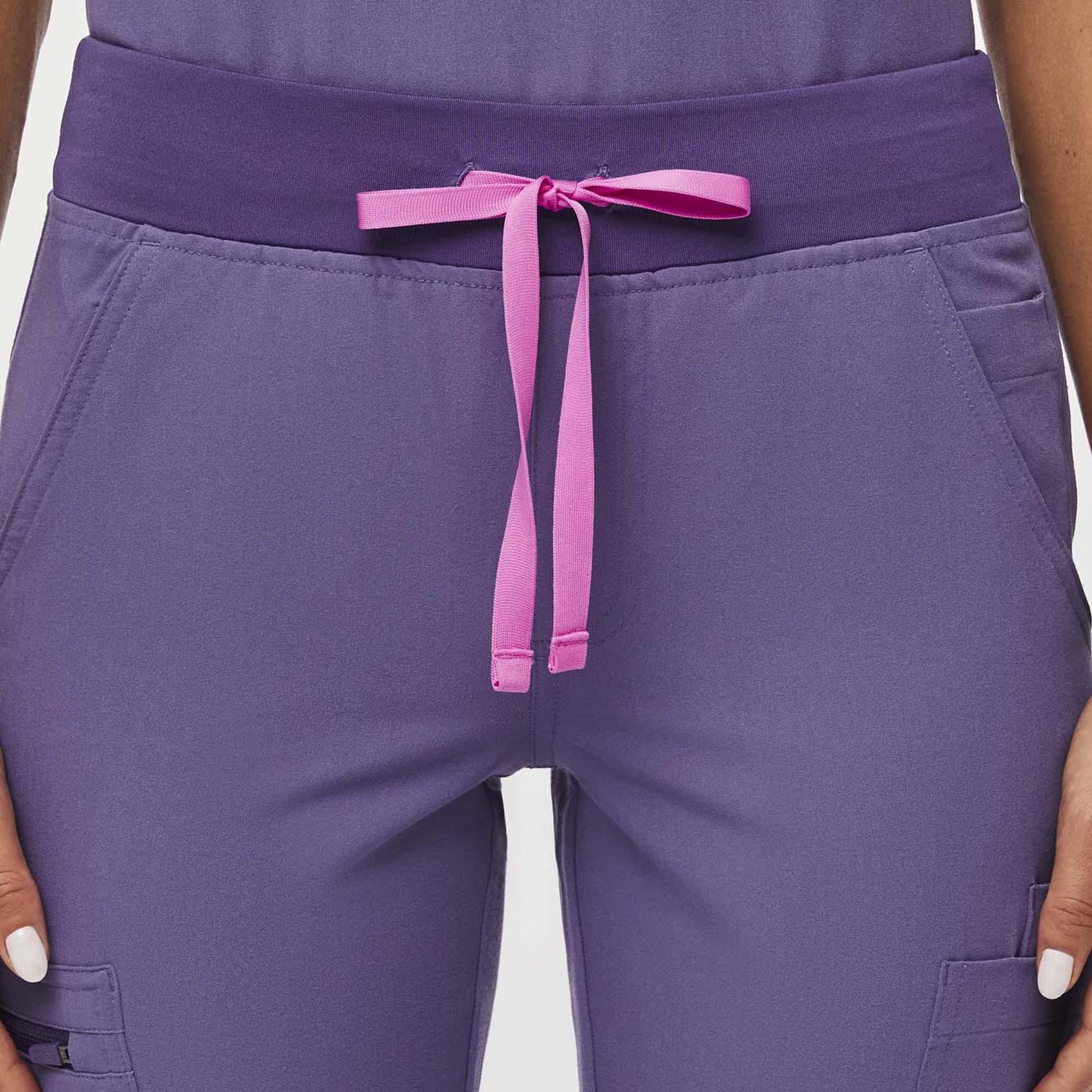 https://cdn.shopify.com/s/files/1/0139/8942/files/Q3_2023_08_AMETHYST_YOLA_YOGA_W_MADI_18988.jpg?v=1700010794