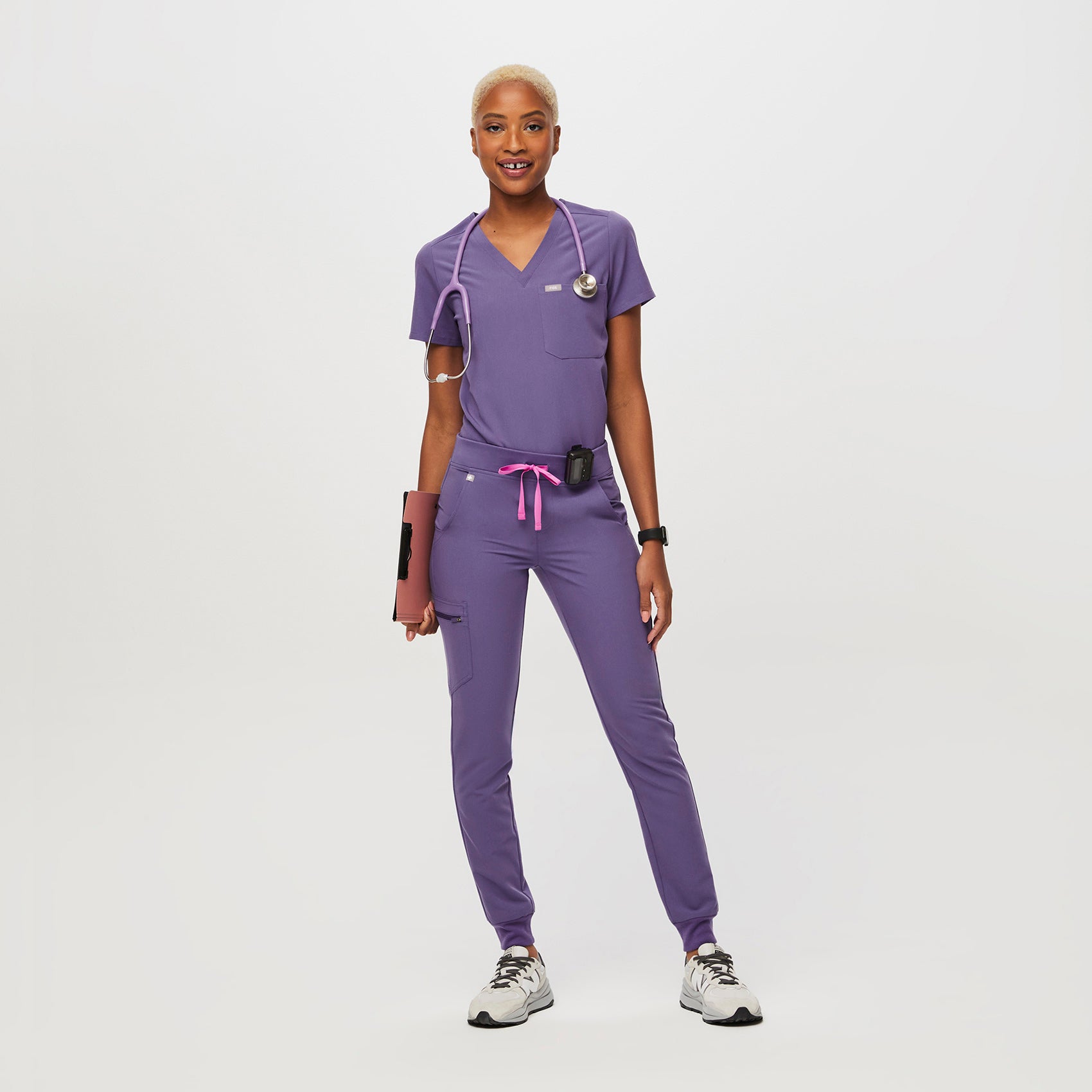https://cdn.shopify.com/s/files/1/0139/8942/files/Q3_2023_08_AMETHYST_ZAMORA_W_DEJA_24968.jpg?v=1700009361